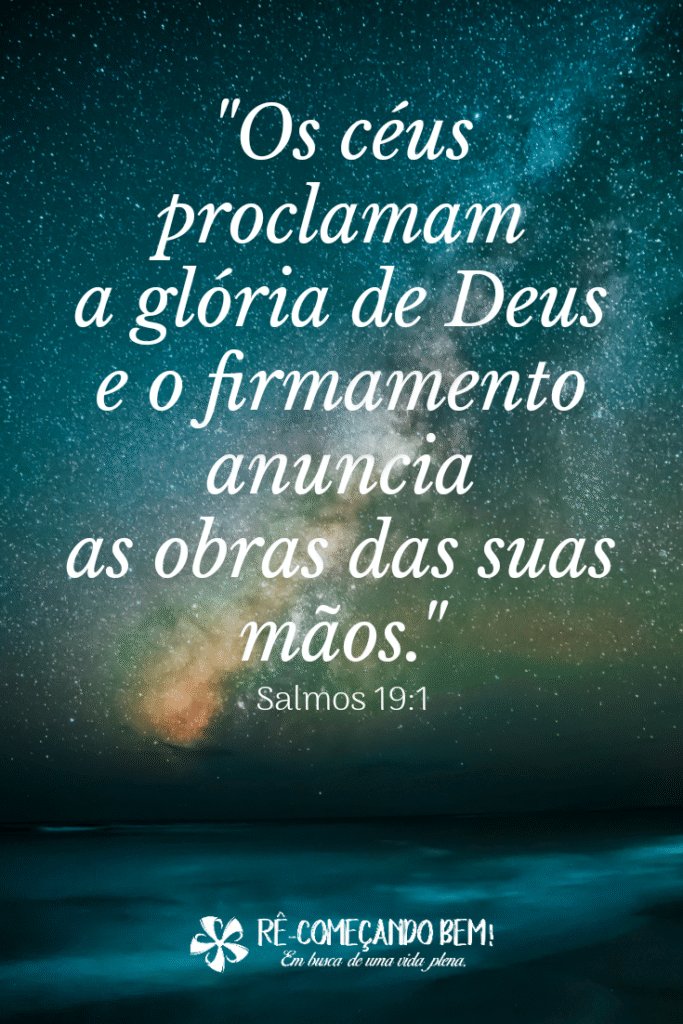 Um céu noturno com um versículo bíblico.